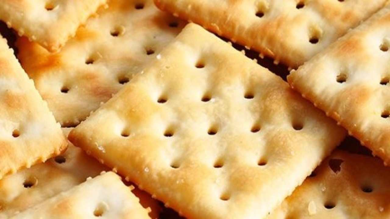 Perché i crackers hanno quei buchini?
