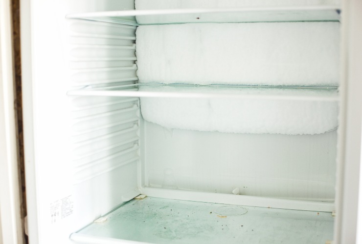 Sbrinare il frigo velocemente