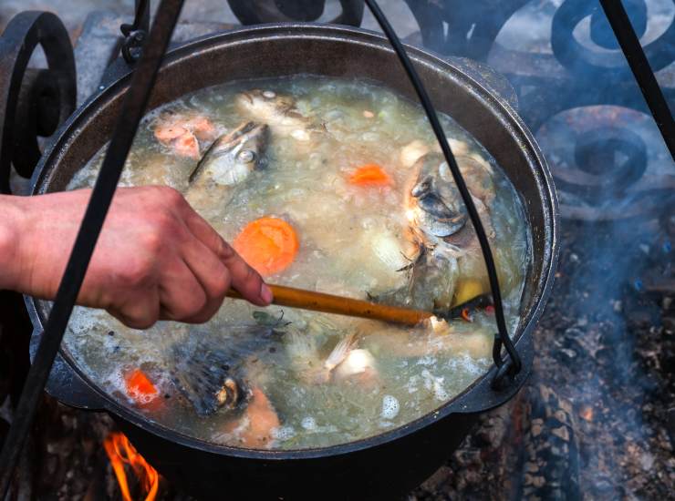 Zuppa di pesce (depositphotos) - laterradelgusto.it