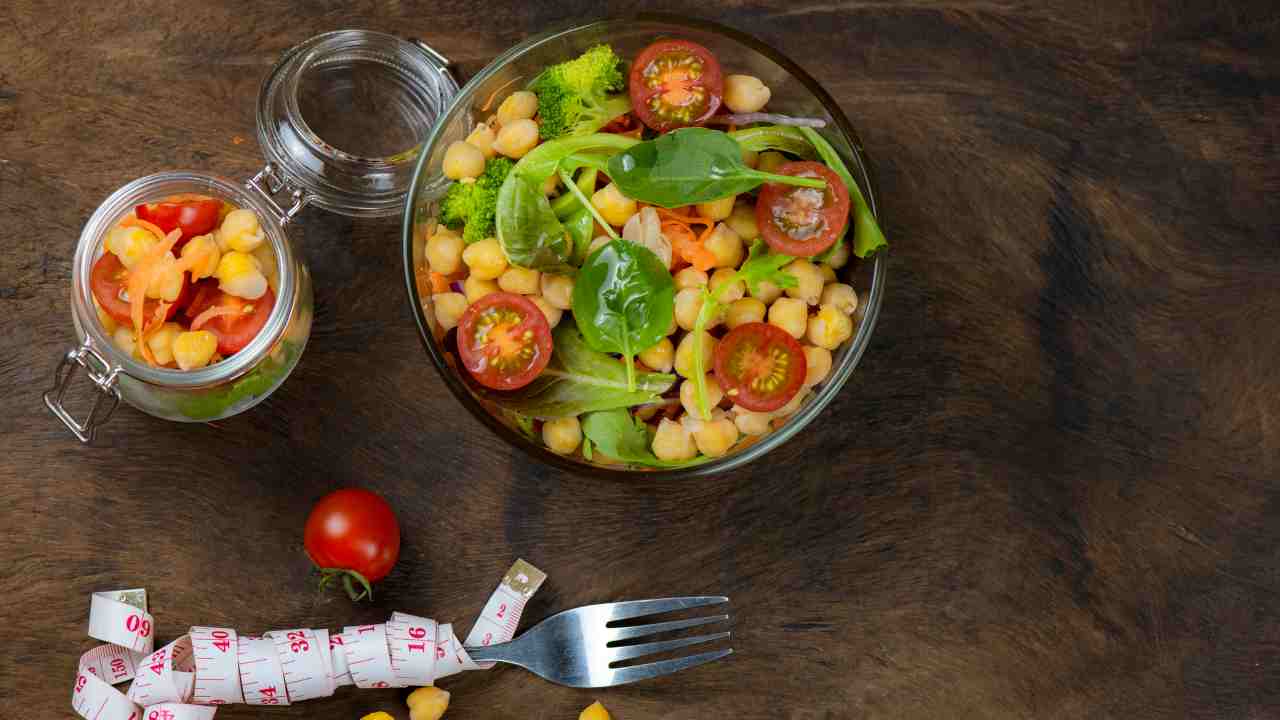 La ricetta dell'insalata di ceci fredda