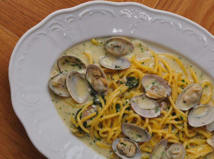 spaghetti alle vongole cremosi