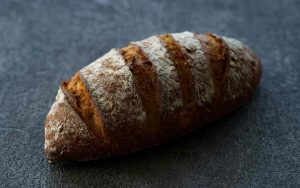 Un trucco per far tornare fresco il pane