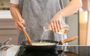 La ricetta del risotto cacio e pepe senza lattosio